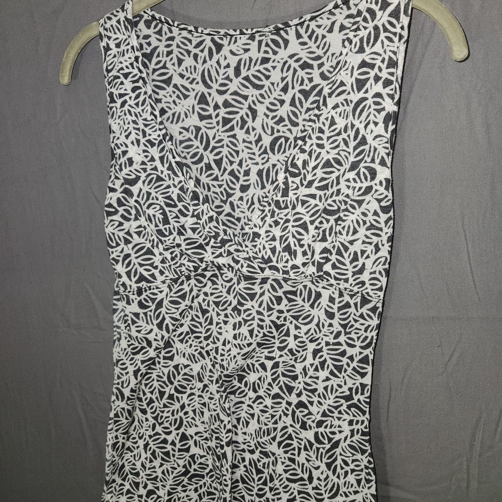 Black and White Leaf Pattern Top